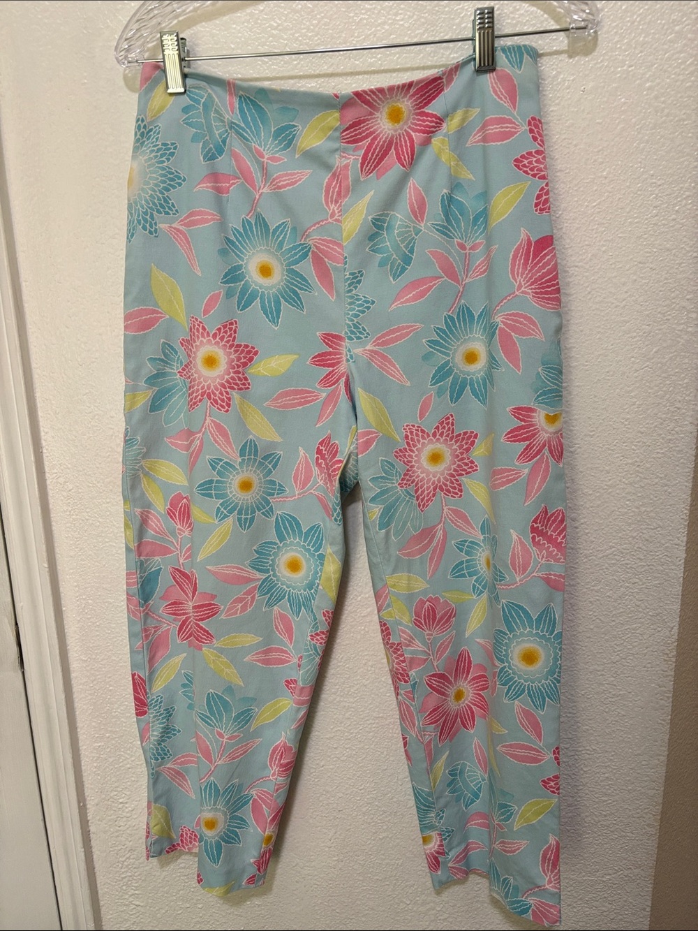 Talbots Pink Blue Floral Stretch Cotton Stretch Blend Capri Pants Sz 8 Side Zip